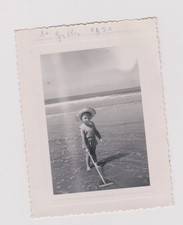 photo ancienne ?️ pêche aux crevettes enfant Saint-Gilles 1951