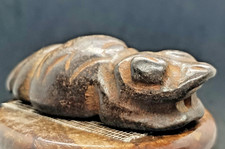 Ancienne sculpture larve de