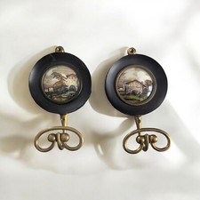 Paire De Patères Avec Médaillon En Porcelaine 