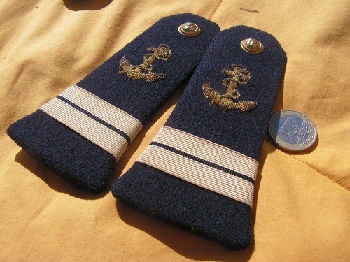 Epaulettes anciennes de la - ,