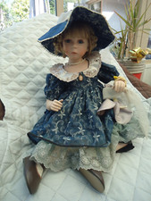 POUPEE EN PORCELAINE  EDW DES