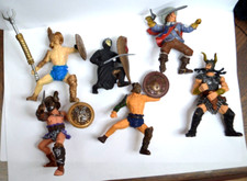 LOT 6 FIGURINES MEDIEVAL