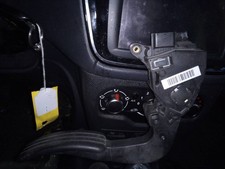 180021343R THROTTLE PEDAL /