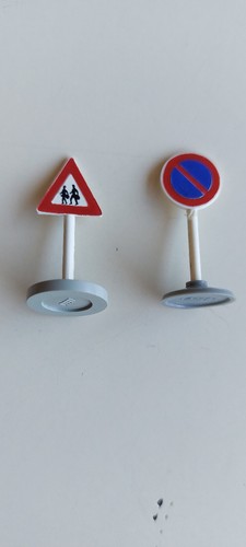 Deux panneaux signalisation - de,