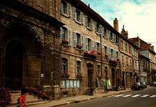 Arbois - Rue de l'hôtel de ville Renault R5 Peugeot 204