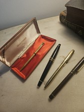 Lot de 4 stylos Waterman vintage collection avec étui rouge bon état