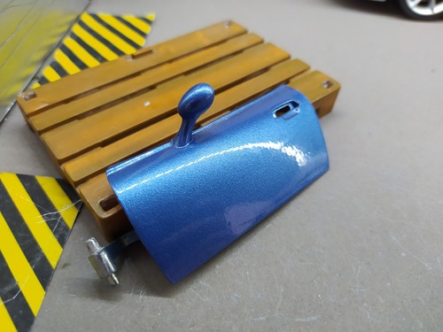 Porte gauche bleu bmw - 1/18,