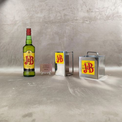 Ensemble bar publicitaire b - bar, j&b