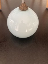 ancien abat jour opaline ronde couleur bleu clair