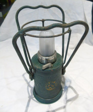 ancienne lanterne tempête la Pile Leclanché bon état. Manque le socle.