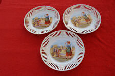 assiettes décoratives ajourées dentelle femme enfants en sabot - vetement ancien