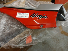 cache lateral droit kawasaki 900 ninja 1986 rouge/gris neuf