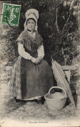 Paysanne normande costume - —,
