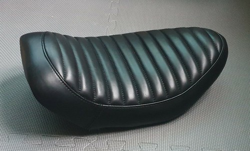 Selle moto vintage - tuck, and