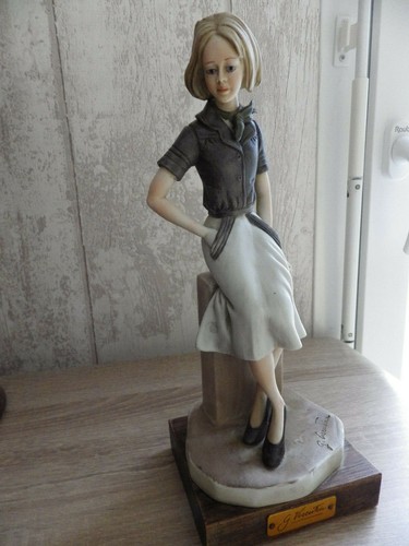Sculpture figurine de - ,