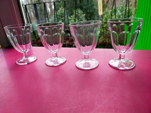 Anciens verres pied blanc - verres,