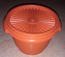 Tupperware boite soleil orange