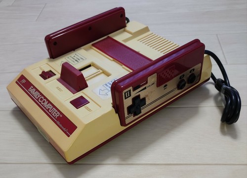 Nintendo famicom console - nintendo,