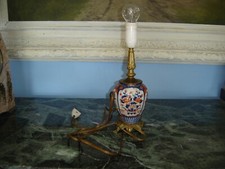 Très élégant grand pied de