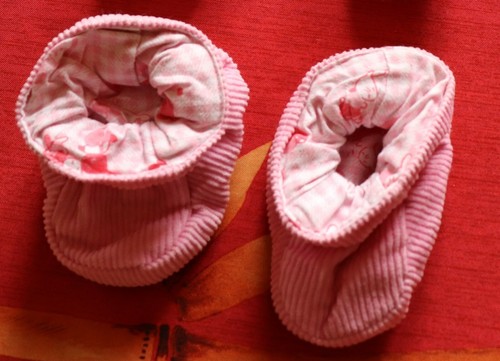 Chaussons bébé rose décor