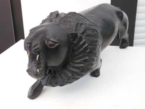 Lion rugissant imposante - lion,