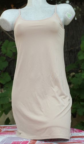 Neuf nuisette fond de robe - neuf,