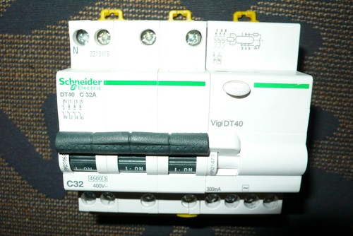 Disjoncteur differentiel tetra - disjoncteur,
