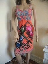 Robe save the Queen Taille L