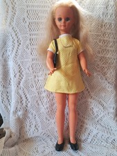 JOLIE POUPÉE BETSIE DE BELLA 55 cm  blonde aux  yeux bleus  et ses chaussures