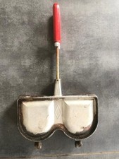 Gaufrier ancien moule à madeleines vintage CS en métal