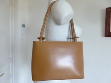 BEAU SAC CABAS MARQUE " FREDERIC  T " CUIR EPAIS RIGIDE TEINTE CAMEL SUPER ETAT