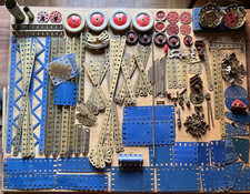 meccano bleu et or d'occasion lot de pièces +engrenages +visseries état d'usage