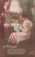 CP STE CATHERINE FEMME ASSISE A COIFFEUSE OBSERVANT COIFFE