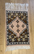 Tapis d’Orient entièrement