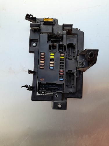 Boitier fususible iveco - boitier,