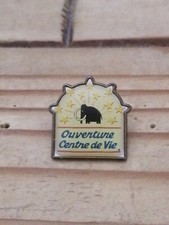 Pin's Pins Pin Enamel"  Magasin Hypermarché  "Mammouth" 