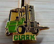 BEAU PETIT PIN'S CHARIOT ELEVATEUR CLARK