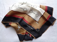 CELINE PARIS - CARRÉ EN SOIE - MOTIFS ÉQUESTRES/FOND BLANC - 67 x 67 - PRESSING