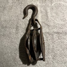 poulie à deux réas en fer , crochet de suspension en forgé