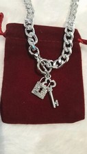 Collier, ras du cou argenté, clé et cadenas