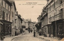CPA Vic-sur-Cere Grande Rue FRANCE (1055613)