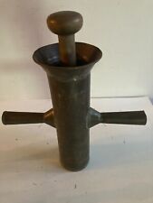 Ancien poussoir /moule à churros en fer blanc