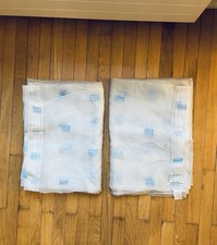 Voilages blancs avec carrés