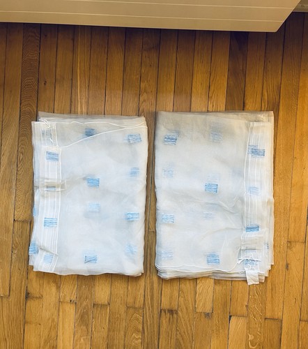 Voilages blancs avec - , carrés