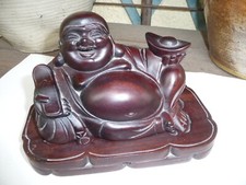 Bouddha en bois sculpté sur
