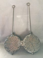 Ancien gaufrier moule en fonte
