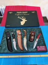 Coffret Chasse PRADEL vert sapin  avec 3 couteaux  et étuis. Ma réf. EB 021