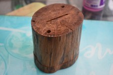 Ancienne tirelire en bois