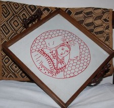 PLATEAU ancien sous verre broderie rare très bon état art de la table bois