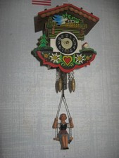 ancienne petite pendule style coucou avec balancier fille